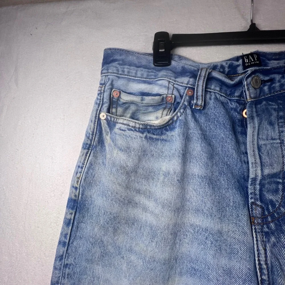Gap Denim Mens Easy Fit Light Wash Straight Leg Button Fly Jeans 34x31